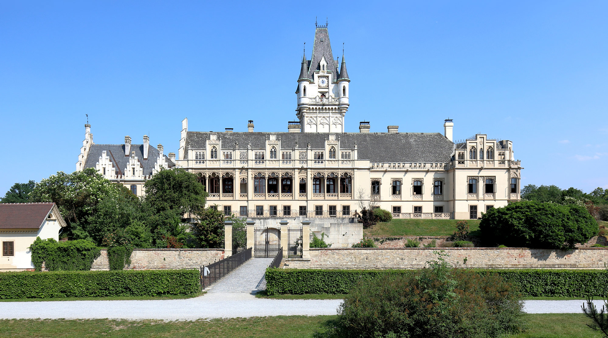 Schloss Grafenegg (Photo license: CC-BY-SA 4.0)